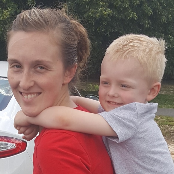 Meet your Posher, Alicia Adam - Picture 1 of 4